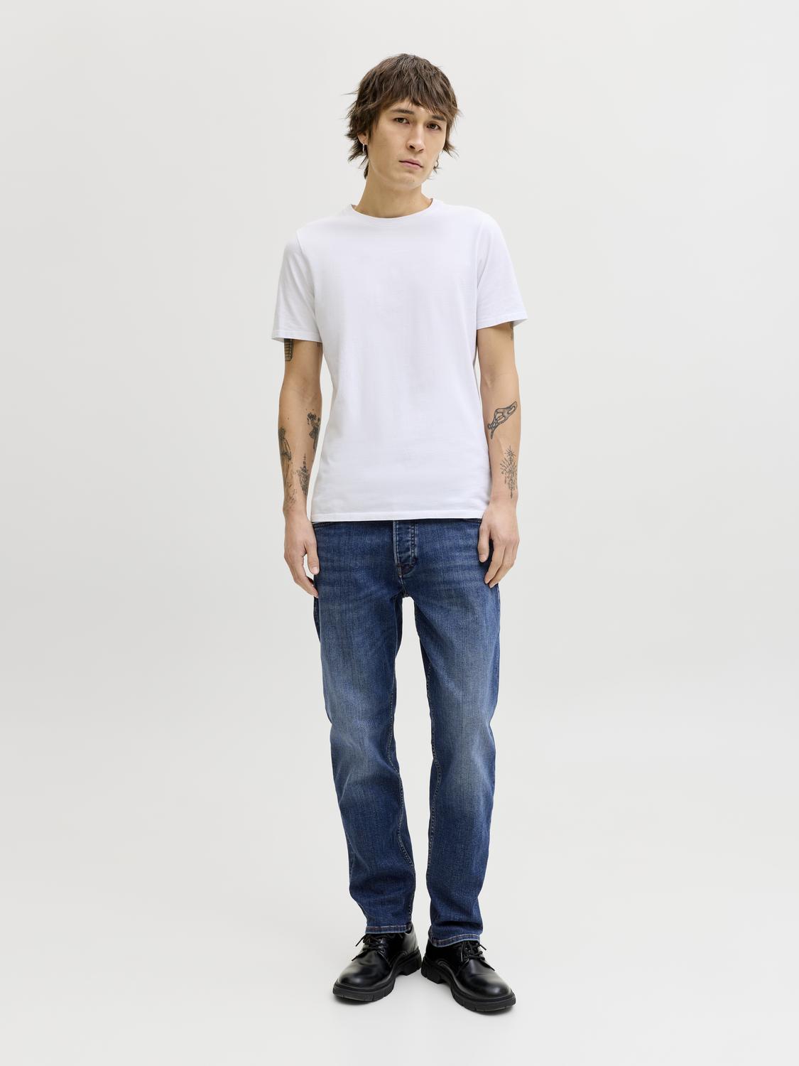 model_shot-front_full